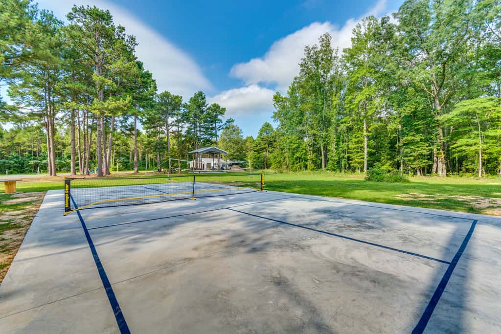 Higden Studio w/ Private Deck < 1 Mi to Lake!