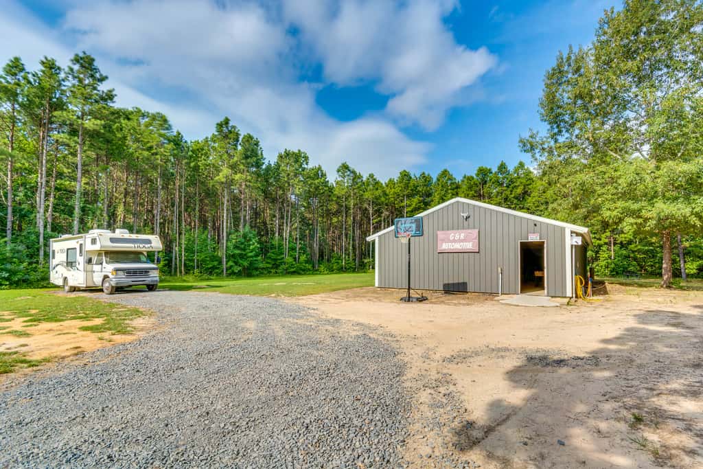 Higden Studio w/ Private Deck < 1 Mi to Lake!