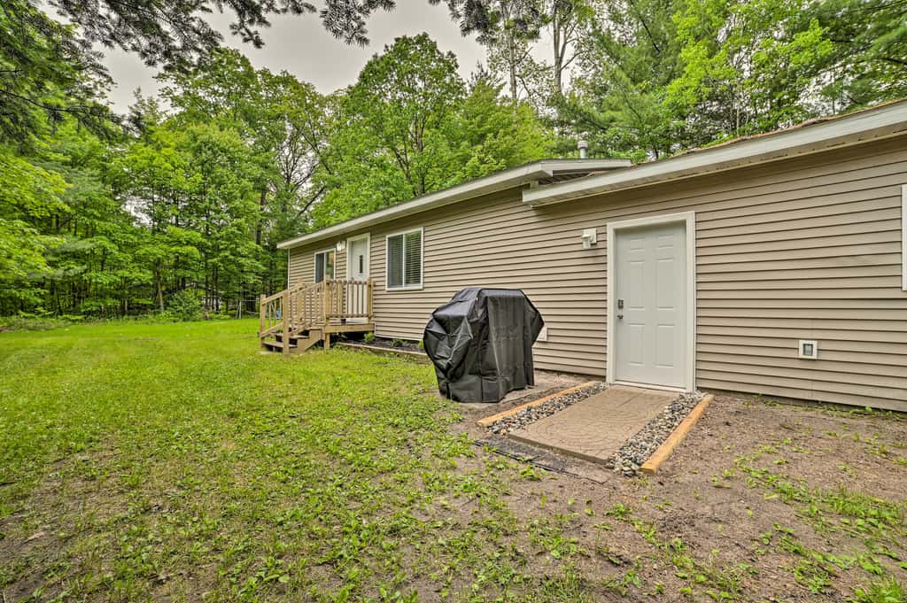 Vacation Rental In-Between Houghton & Higgins Lake