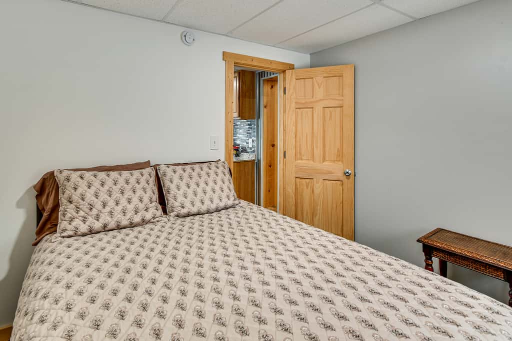 Home Theater & Hot Tub! Home Near Higgins Lake