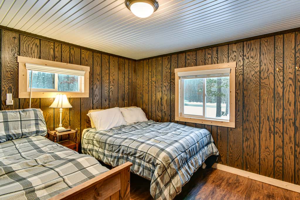 Home Theater & Hot Tub! Home Near Higgins Lake