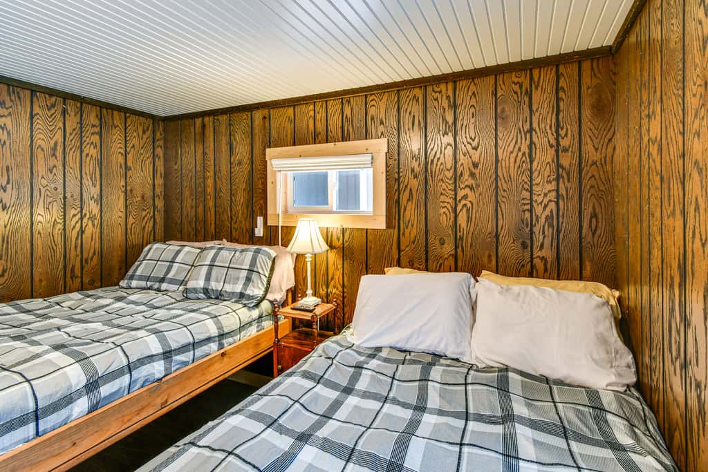 Home Theater & Hot Tub! Home Near Higgins Lake