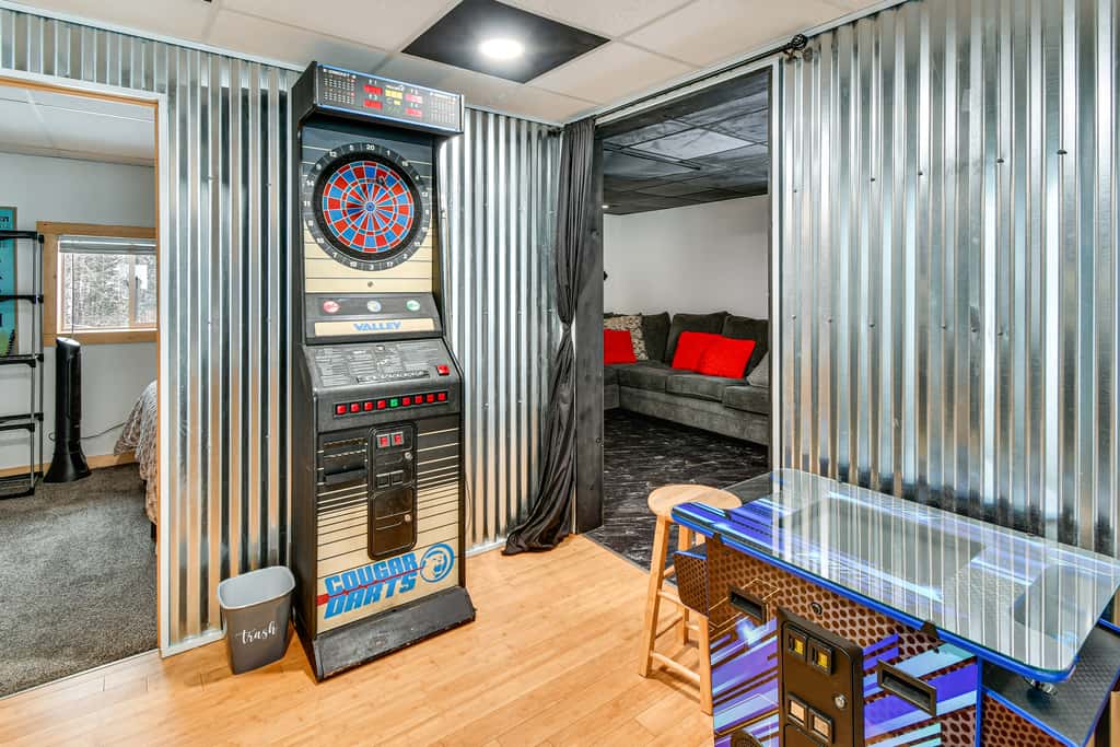 Home Theater & Hot Tub! Home Near Higgins Lake