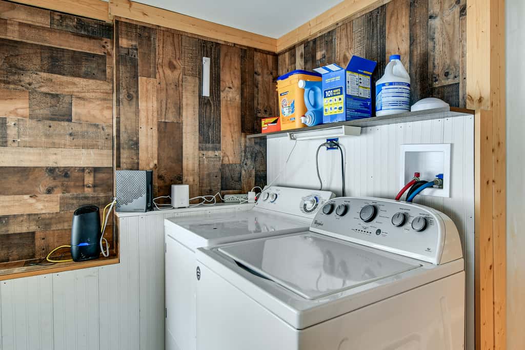 Home Theater & Hot Tub! Home Near Higgins Lake