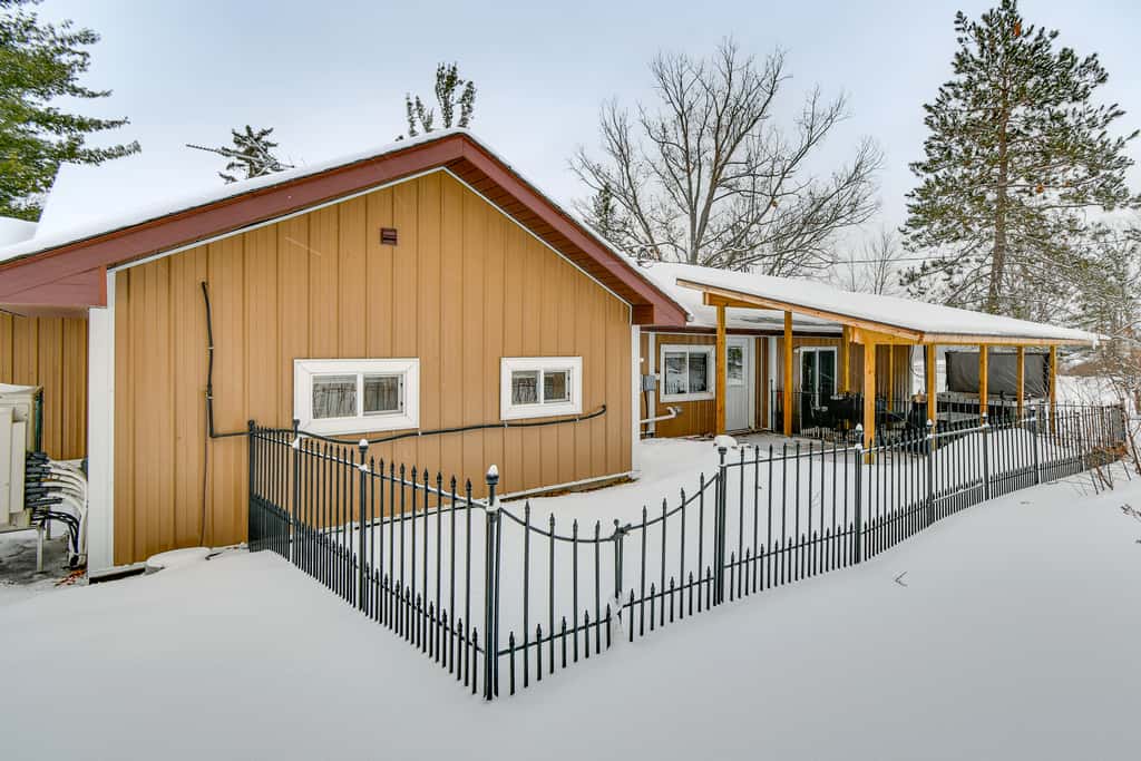 Home Theater & Hot Tub! Home Near Higgins Lake