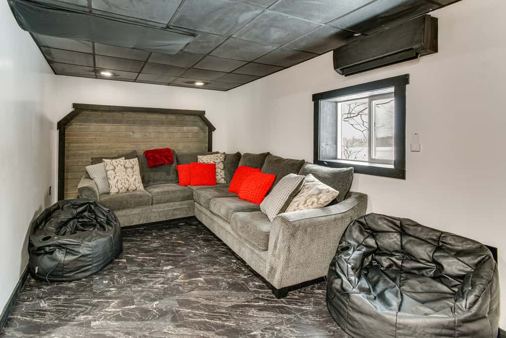 Home Theater & Hot Tub! Home Near Higgins Lake