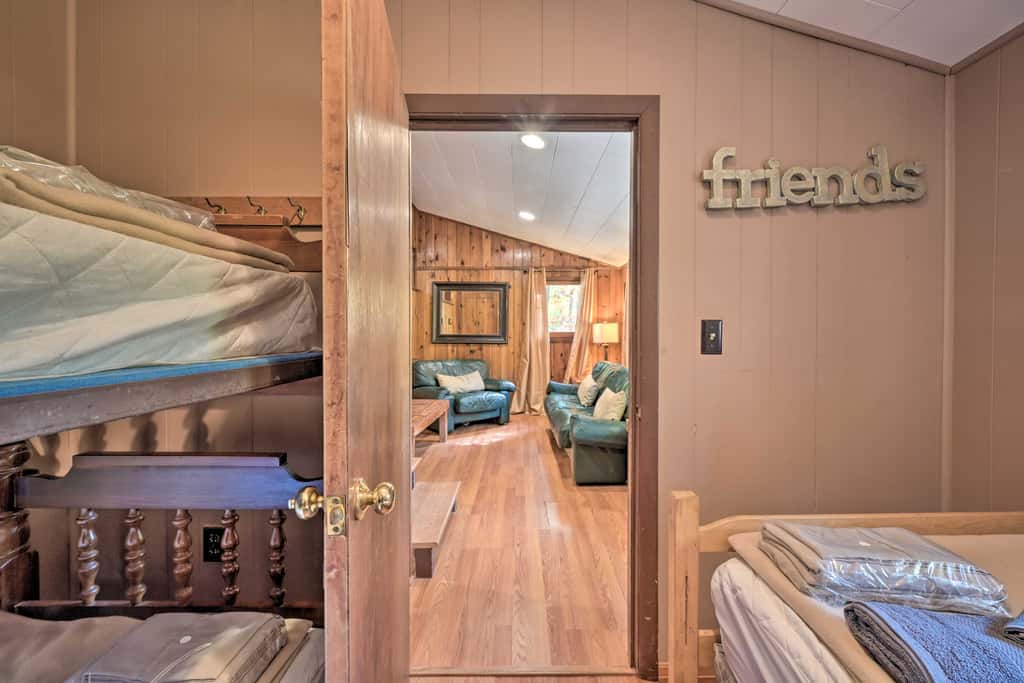 1 Mi to Raystown Lake: 'Wyatt Earp Cabin' w/ Deck!