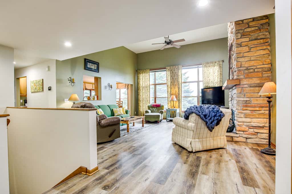 Door County Townhome: Pool Access, 1 Mi to Beach!