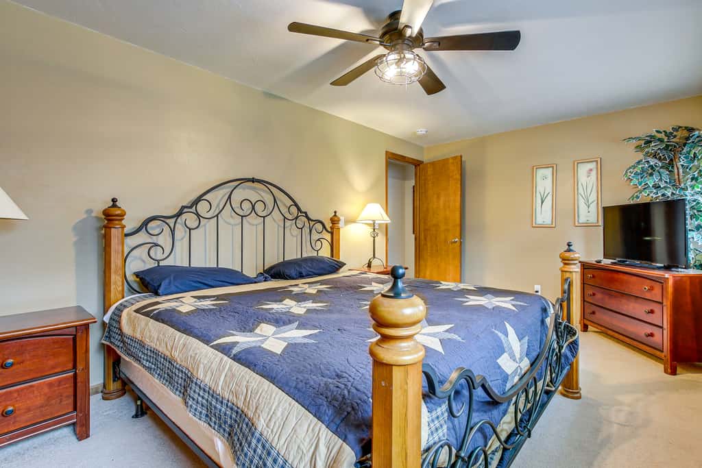 Door County Townhome: Pool Access, 1 Mi to Beach!