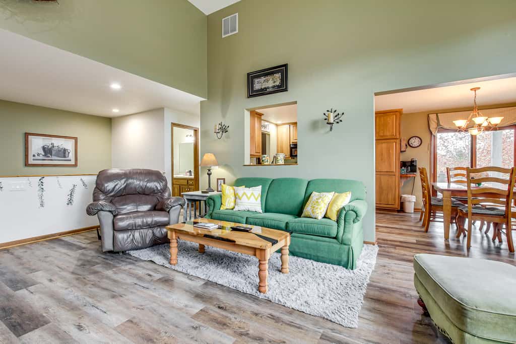 Door County Townhome: Pool Access, 1 Mi to Beach!