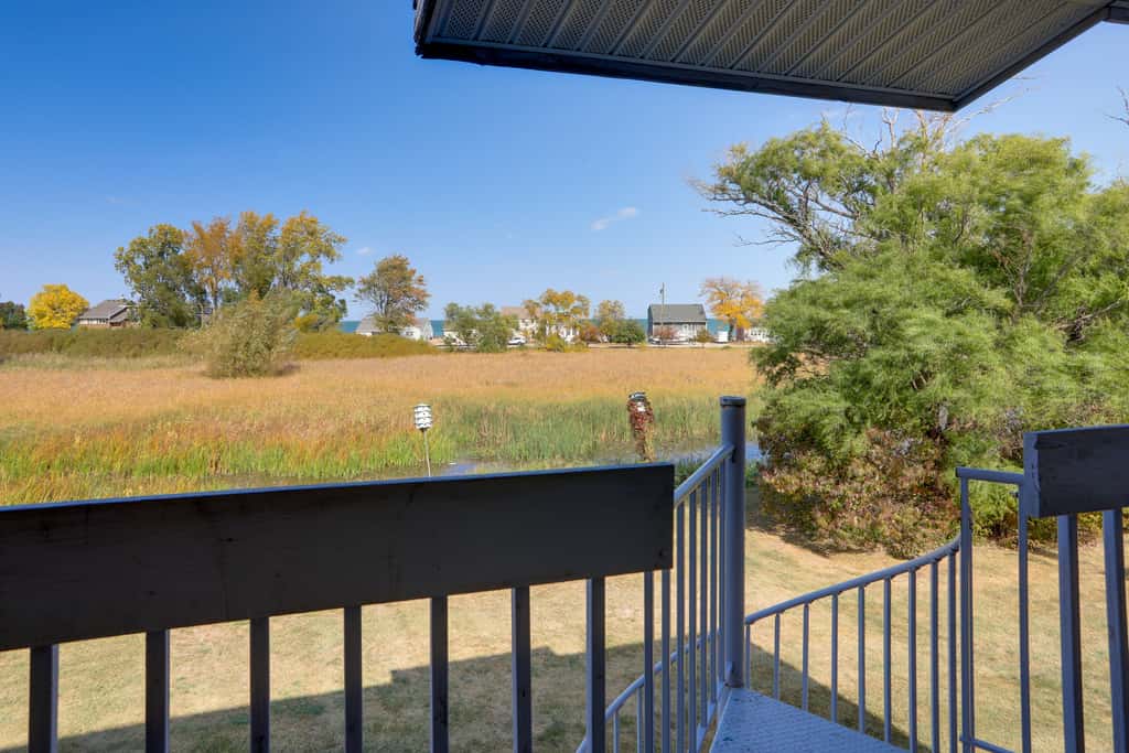 Pet-Friendly Oak Harbor Condo: Walk to Lake!