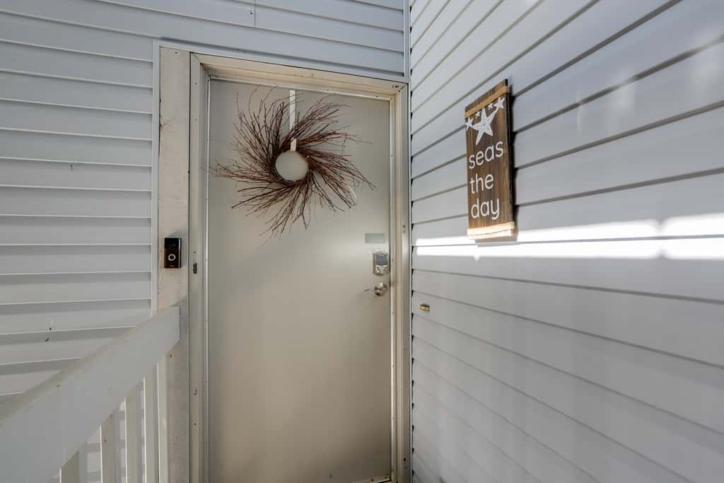 Pet-Friendly Oak Harbor Condo: Walk to Lake!