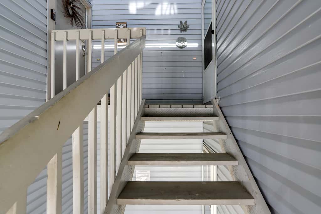 Pet-Friendly Oak Harbor Condo: Walk to Lake!