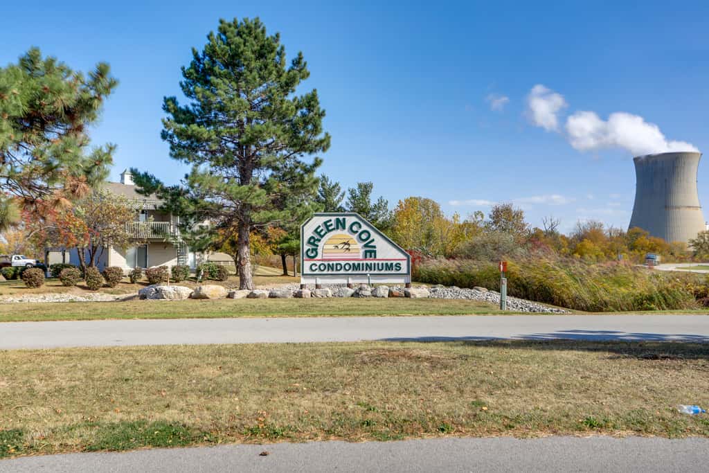 Pet-Friendly Oak Harbor Condo: Walk to Lake!