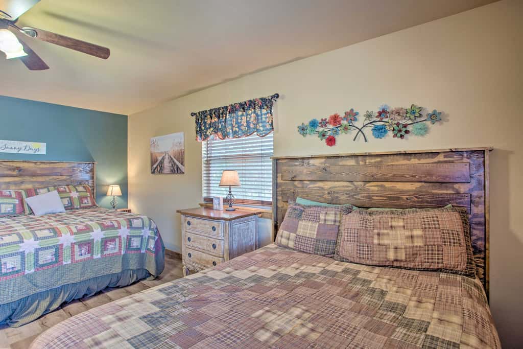Kingston Home w/ Pickleball: Steps to Lake Texoma!