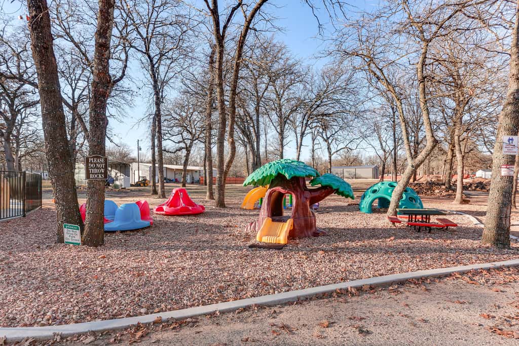 Kingston Home w/ Pickleball: Steps to Lake Texoma!