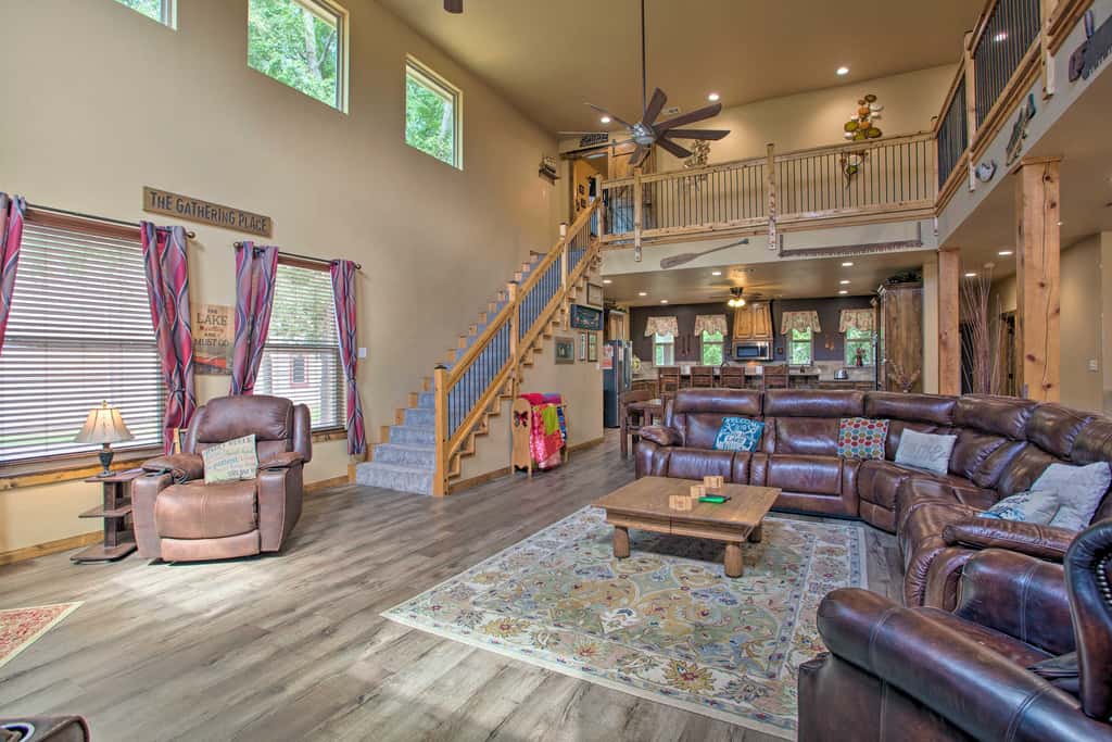 Kingston Home w/ Pickleball: Steps to Lake Texoma!