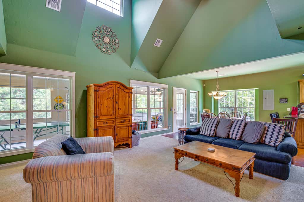 1/2 Mi to Lake Texoma: Home w/ Fire Pit & Grill!