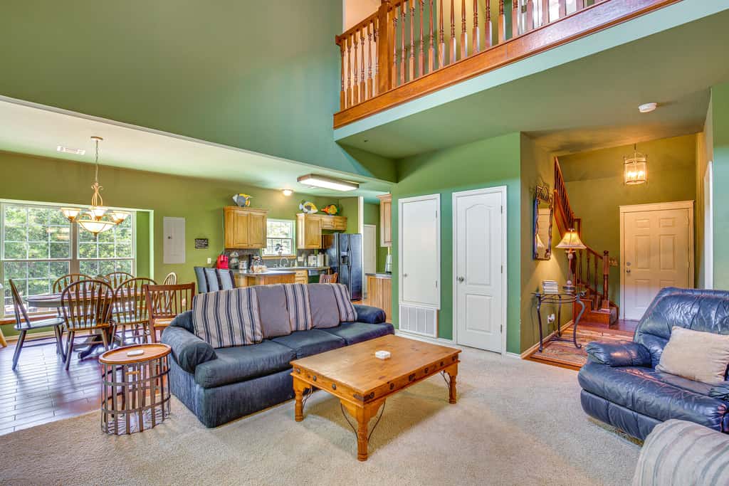 1/2 Mi to Lake Texoma: Home w/ Fire Pit & Grill!
