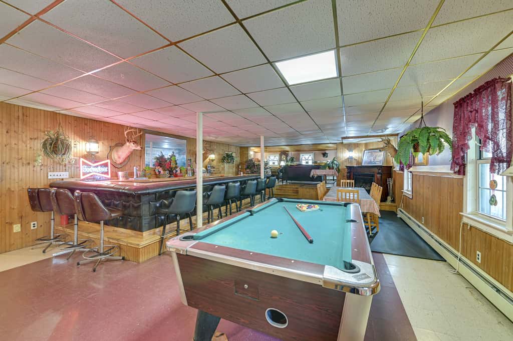Lanesville Home w/ Pool Table, Bar & Deck!