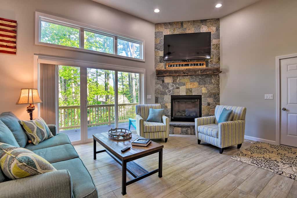 Covered Deck, Grill & Game Room: Gilford House!