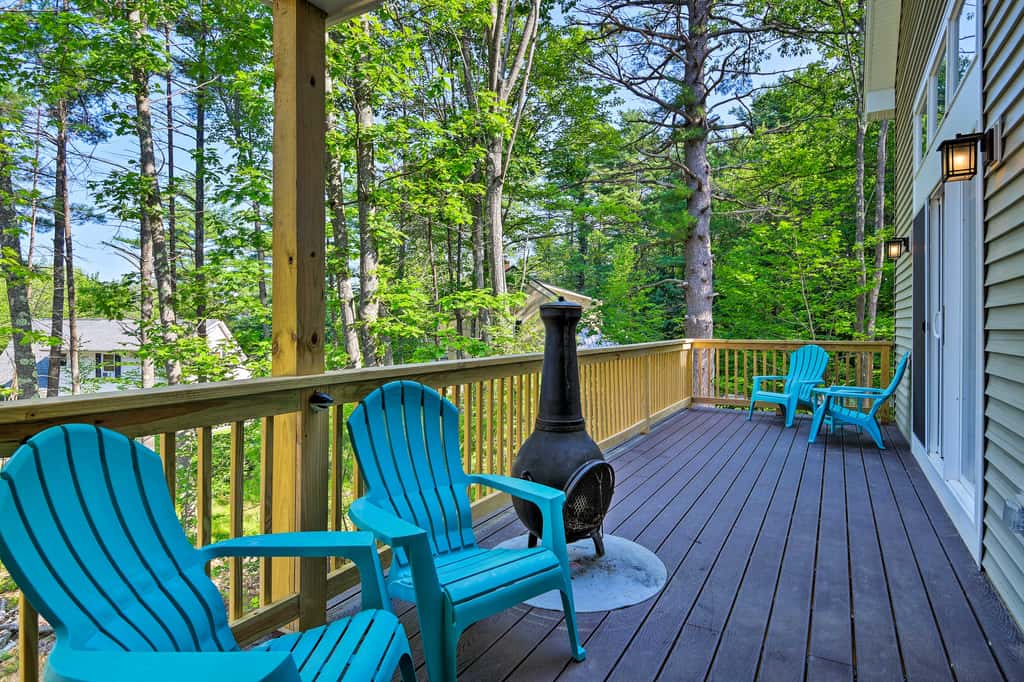 Covered Deck, Grill & Game Room: Gilford House!