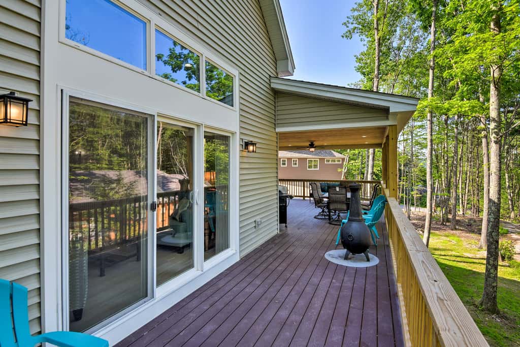 Covered Deck, Grill & Game Room: Gilford House!