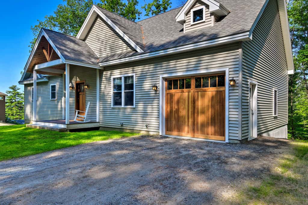 Covered Deck, Grill & Game Room: Gilford House!