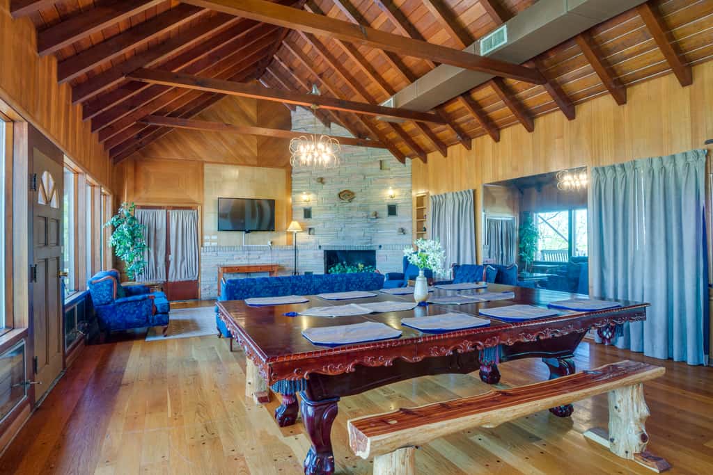 'Ledge Lodge' Burkesville Getaway: Pool & Views!