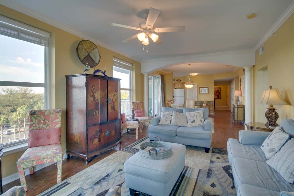 Gulfport Condo with Views: Walk to Beach