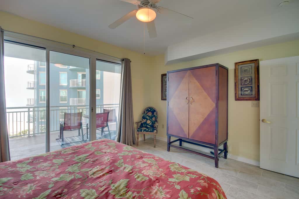 Gulfport Condo with Views: Walk to Beach