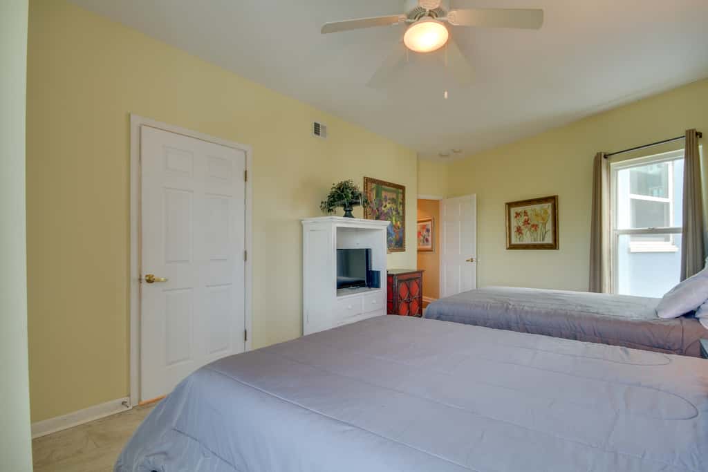 Gulfport Condo with Views: Walk to Beach