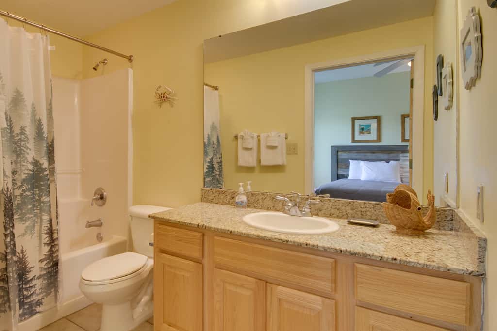 Gulfport Condo with Views: Walk to Beach