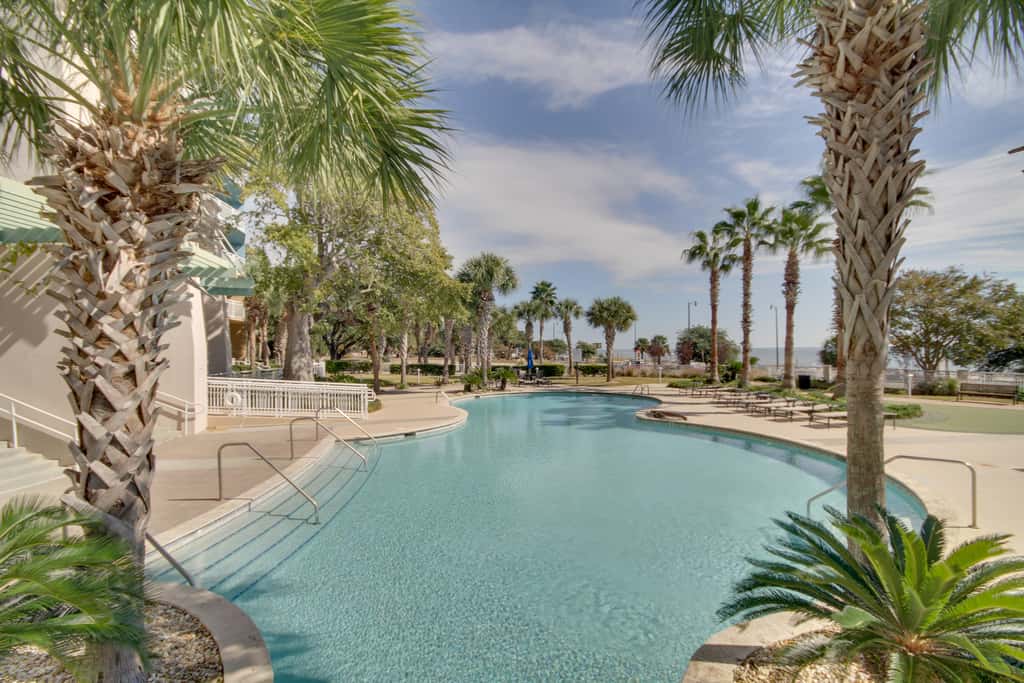 Gulfport Condo with Views: Walk to Beach