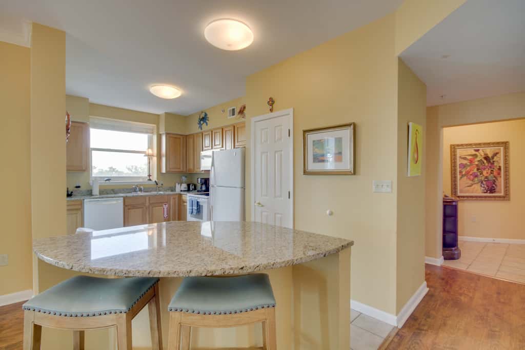 Gulfport Condo with Views: Walk to Beach