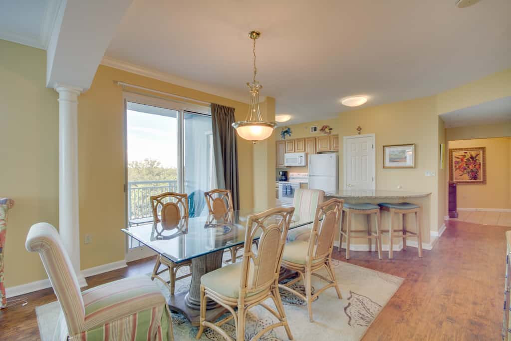 Gulfport Condo with Views: Walk to Beach