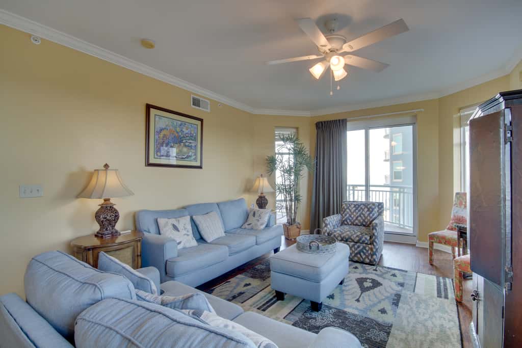 Gulfport Condo with Views: Walk to Beach