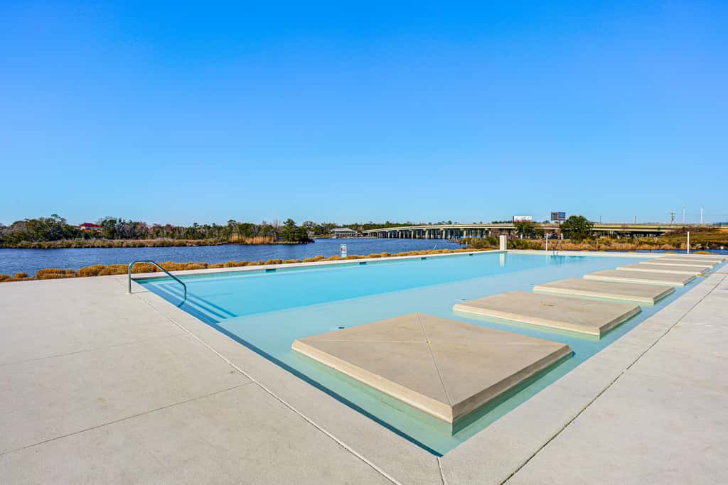 3 Mi to Gulfport Beaches: Waterfront 'Casa Pesce'