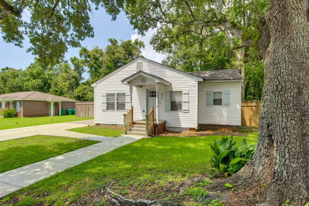 Hot Tub & Private Backyard! Gulfport Group Getaway