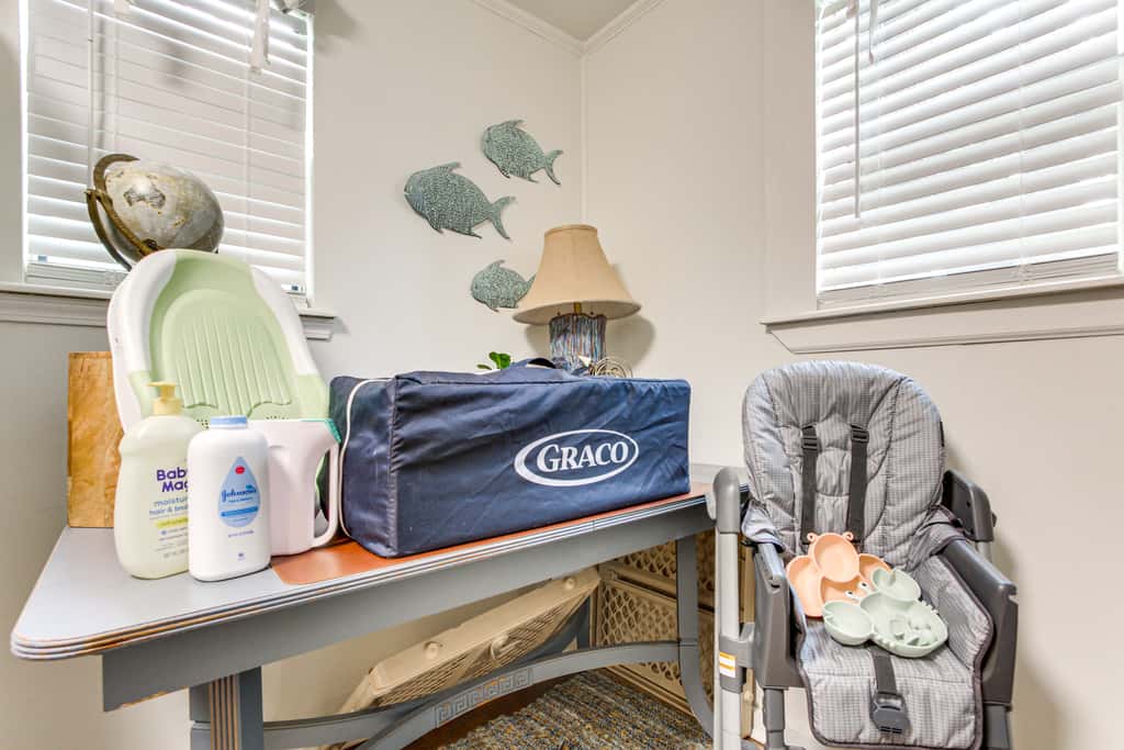 Hot Tub & Private Backyard! Gulfport Group Getaway