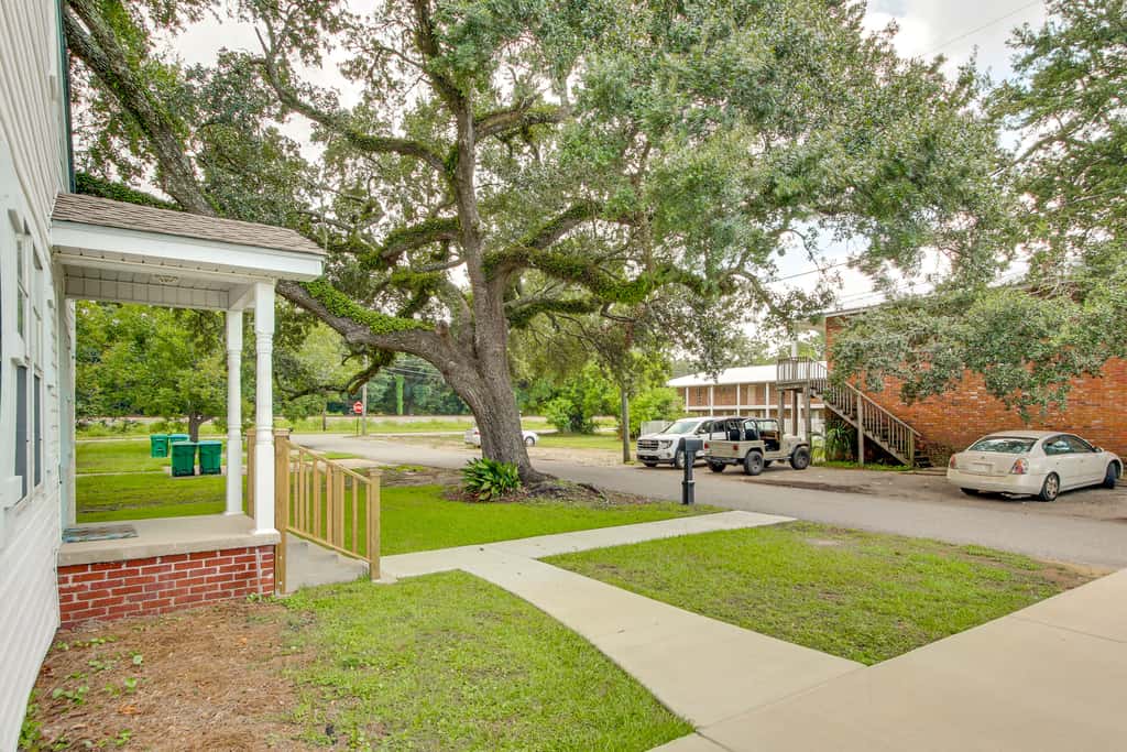 Hot Tub & Private Backyard! Gulfport Group Getaway