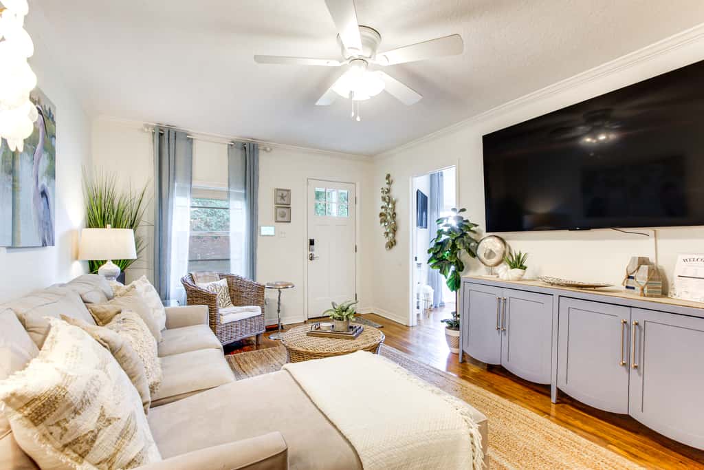 Hot Tub & Private Backyard! Gulfport Group Getaway