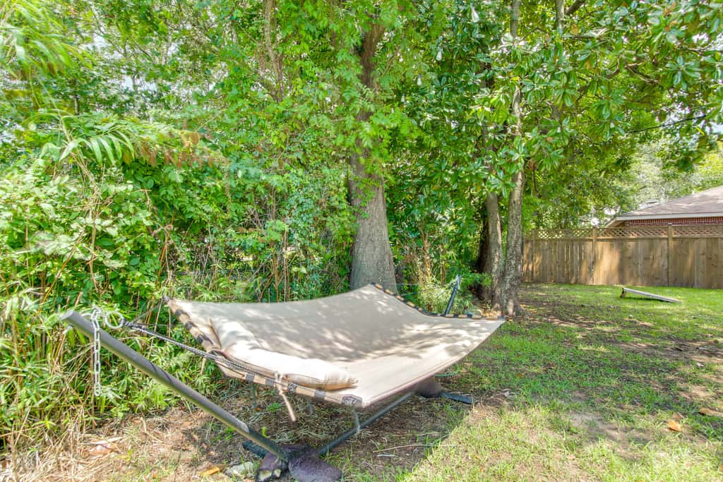 Hot Tub & Private Backyard! Gulfport Group Getaway