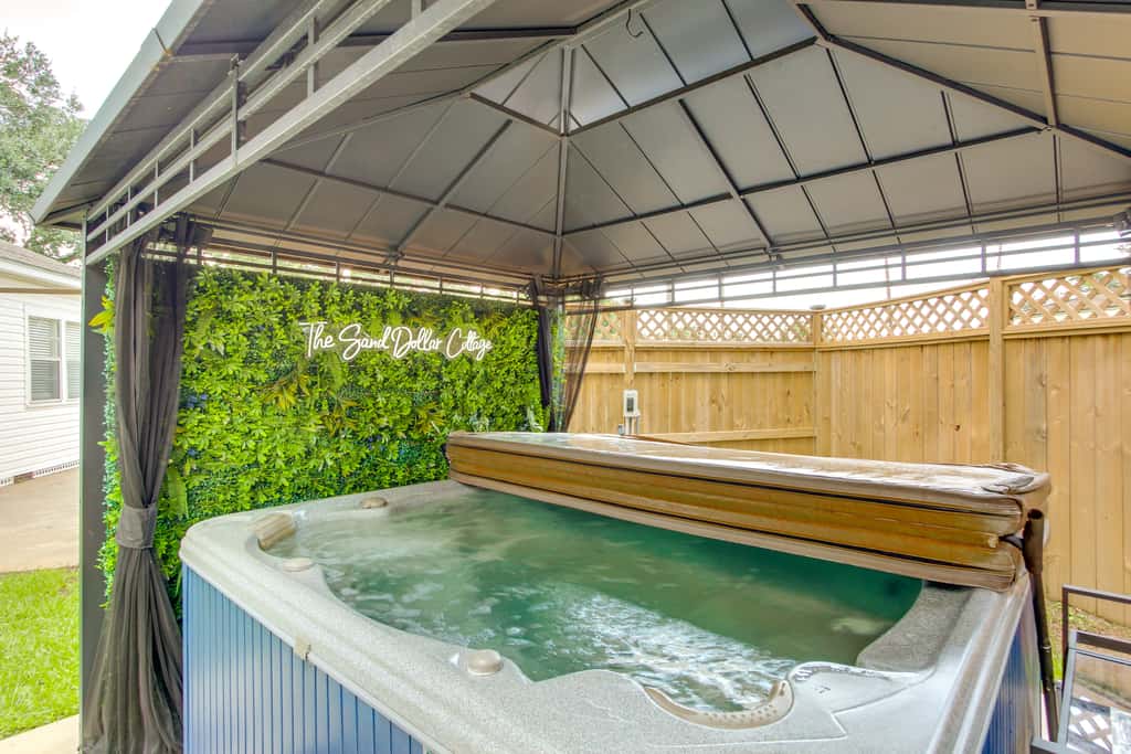 Hot Tub & Private Backyard! Gulfport Group Getaway