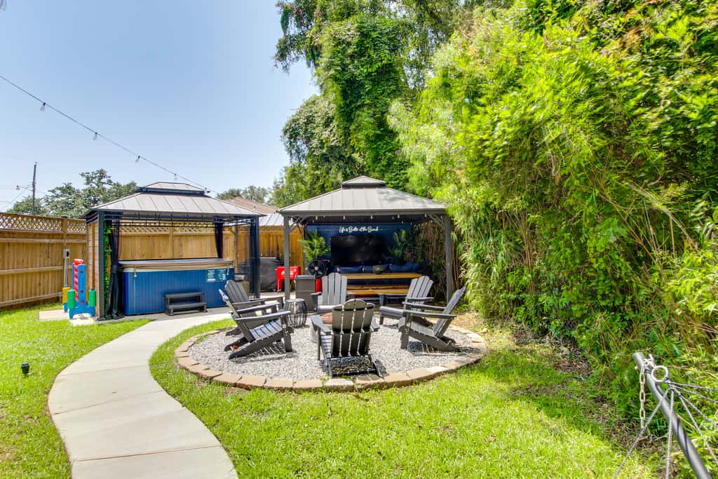 Hot Tub & Private Backyard! Gulfport Group Getaway