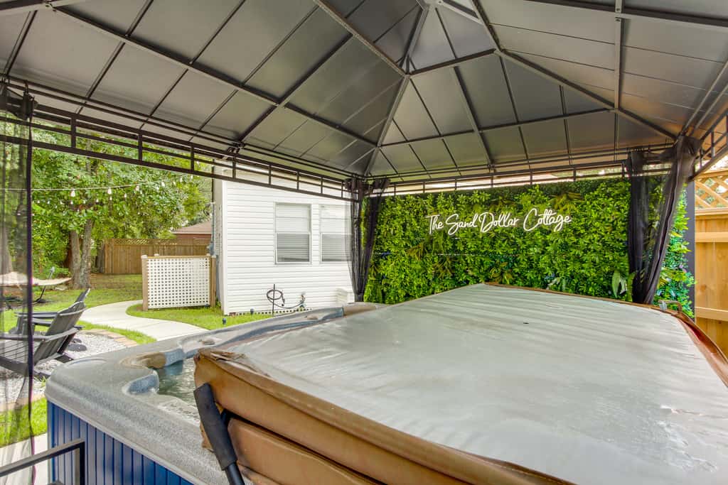 Hot Tub & Private Backyard! Gulfport Group Getaway