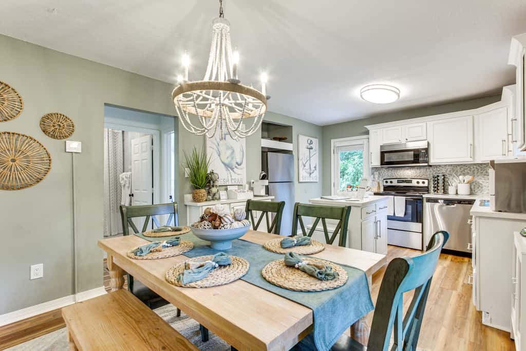 Hot Tub & Private Backyard! Gulfport Group Getaway