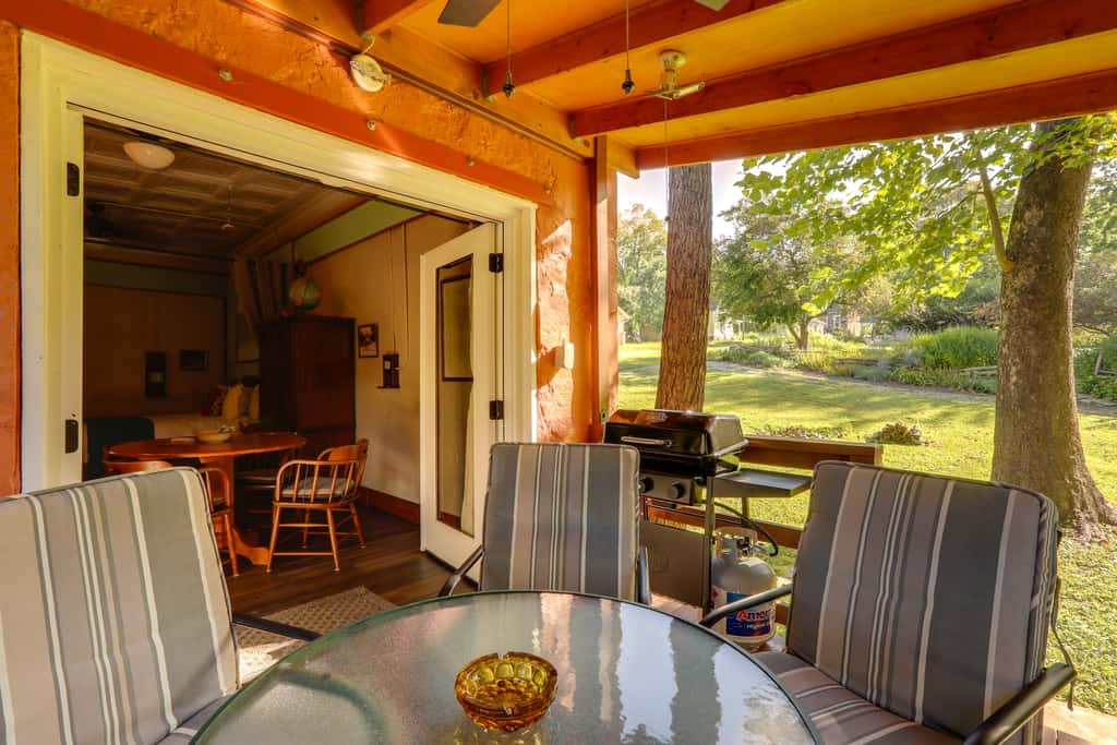 Walk to White River: Cozy Studio, Driftys Hideaway