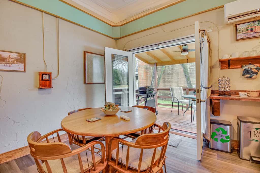Walk to White River: Cozy Studio, Driftys Hideaway