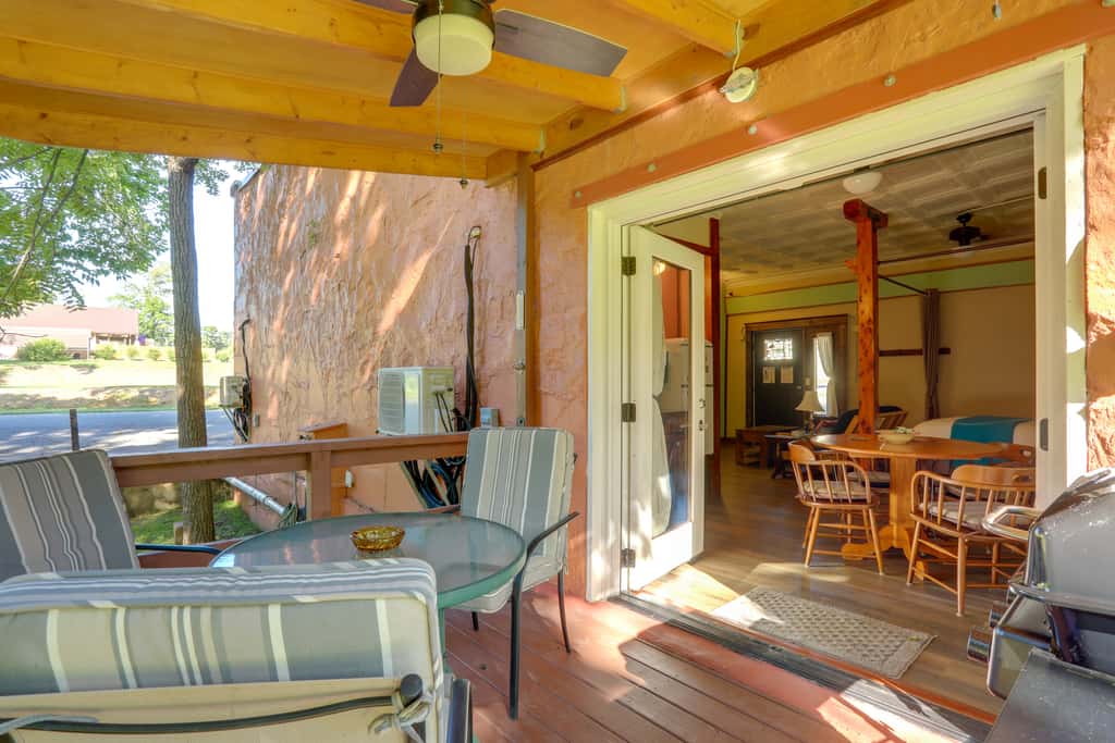 Walk to White River: Cozy Studio, Driftys Hideaway